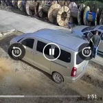 Se entera que su novia le es infiel con su mejor amigo y los desviv3 a ambos.